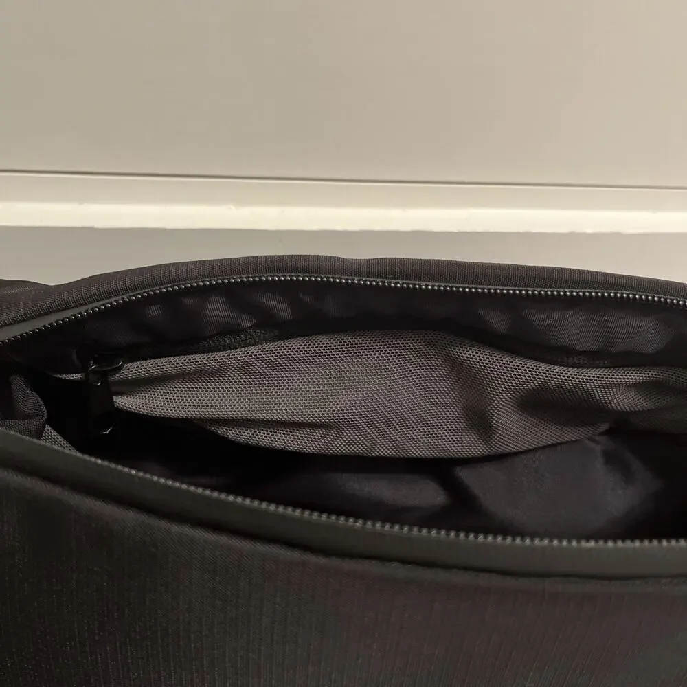 Duchamp London Crossbody Bag Black Travel Sling Waist Fanny Pack New without tag